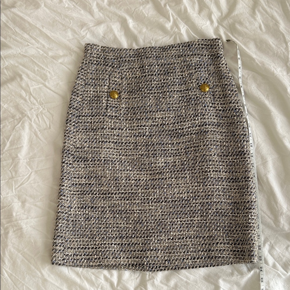 Elegant Gray Tweed Skirt